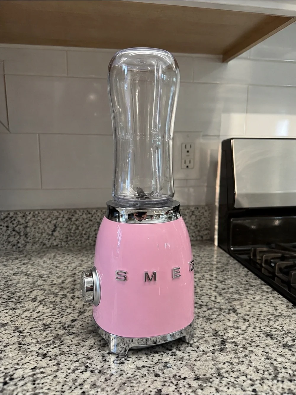 SMEG Pink retro Blender - Sleek Compact Smoothie Maker